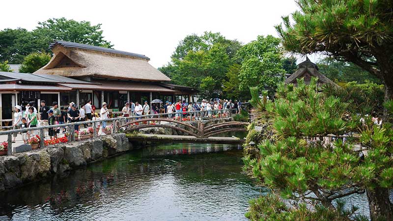 Làng văn hóa Oshino Hakkai